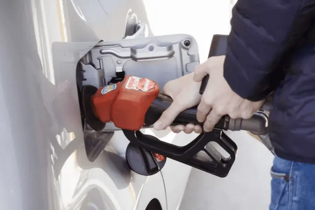 Canada’s 2025 Carbon Tax Shift: Consumer Savings vs Industrial Impact