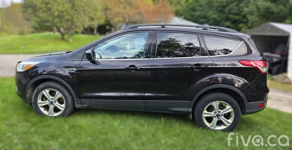 2013 Ford Escape 4WD SE.