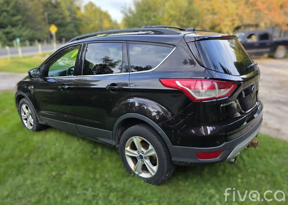 2013 Ford Escape 4WD SE.