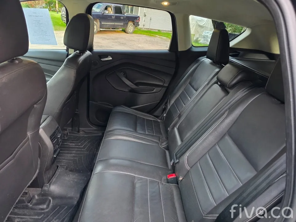 2013 Ford Escape 4WD SE.