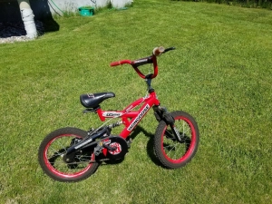 3 vélos pour enfants (peuvent se vendre séparément)