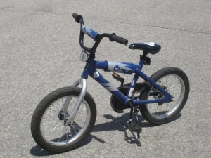 LITTLE LEAF FAN ALMOST NEW 16" TORONTO MAPLE LEAF BIKE!