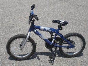 LITTLE LEAF FAN ALMOST NEW 16" TORONTO MAPLE LEAF BIKE!