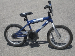 LITTLE LEAF FAN ALMOST NEW 16" TORONTO MAPLE LEAF BIKE!