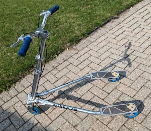 Trikke Scooter with 3 wheels and hand brakes!
