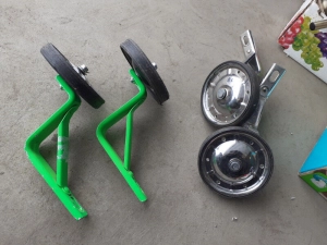 kids mountain bike 12" -- needs repair / training wheels