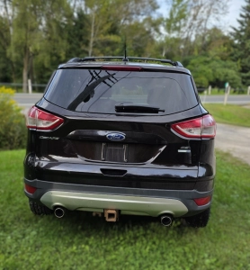 2013 Ford Escape 4WD SE.