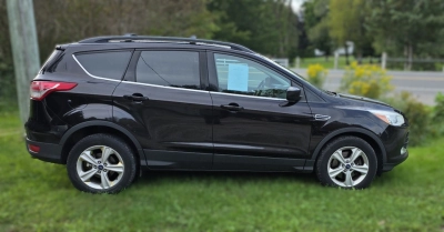 2013 Ford Escape 4WD SE.