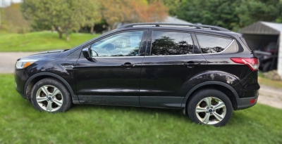 2013 Ford Escape 4WD SE.