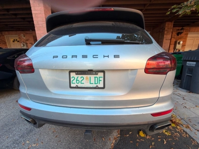 2017 Porsche Cayenne Platinum Edition AWD – Just above 59,000 KM