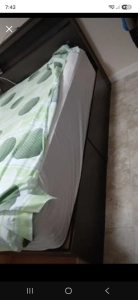 Black beauty Signature Exclusive queen mattress almost new