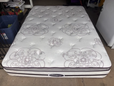 Beautyrest Queen Pillow-Top Mattress, Clean