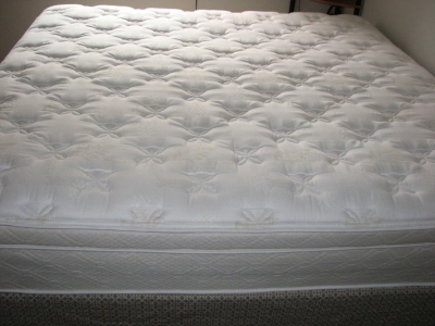 KING Size SERTA Pillow-Top Mattress – Excellent Condition