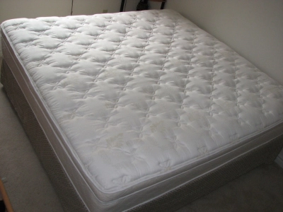 KING Size SERTA Pillow-Top Mattress – Excellent Condition