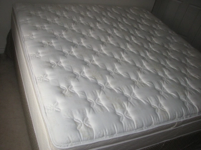 KING Size SERTA Pillow-Top Mattress – Excellent Condition