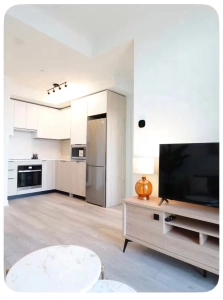 Condo Queenway for rent
